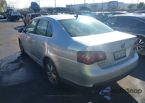 2008 Volkswagen Jetta Se/Sel z USA, uszkodzony, nr VIN 3VWRZ71K48M033580